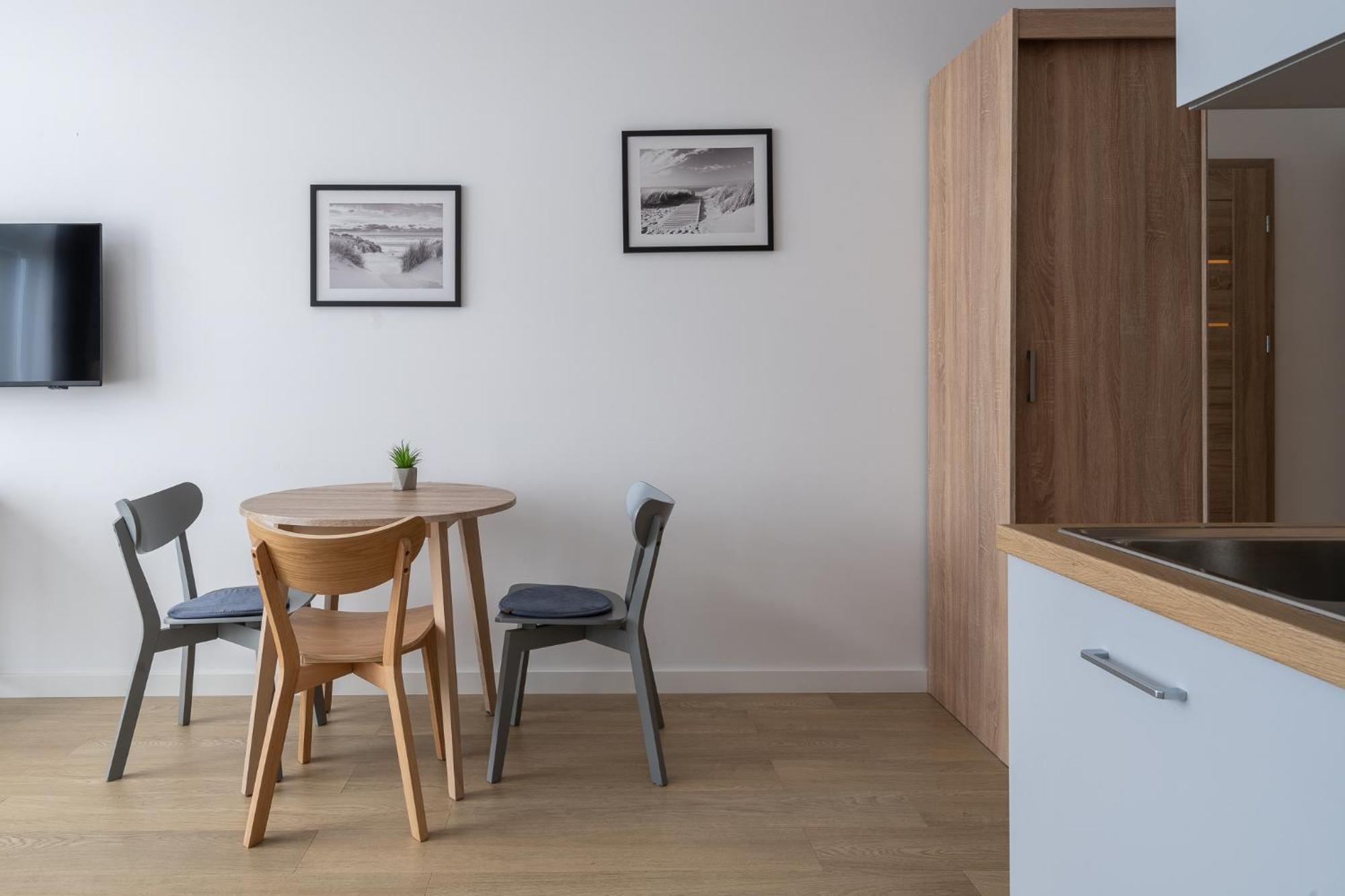 Rentplanet - Apartamenty Zarembowicza Wrocław Extérieur photo